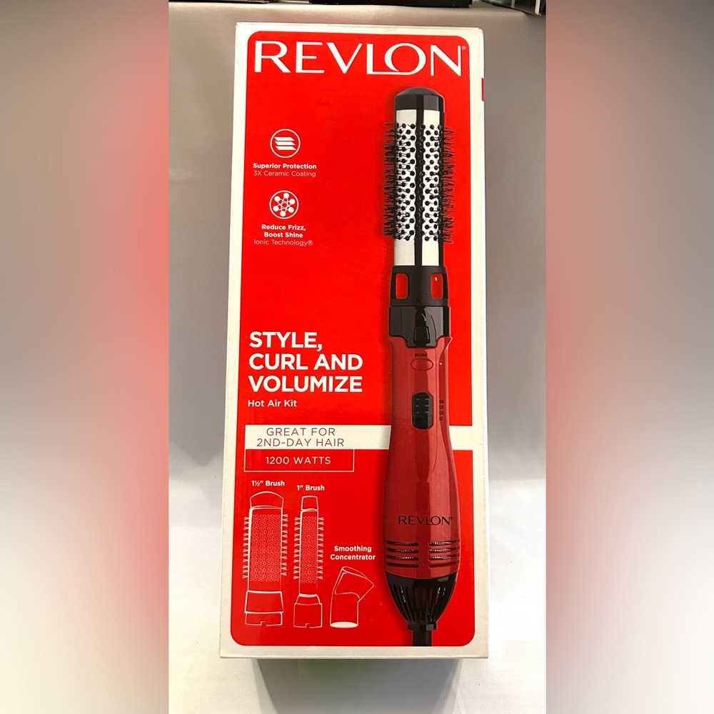 Revlon Style, Curl & Volumize Hot Air brush/Styling Kit. 1200 watts. NIB